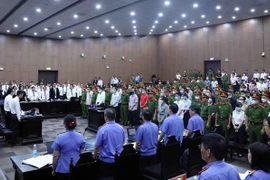 救援包机受贿案：54人被起诉 最高可判死刑