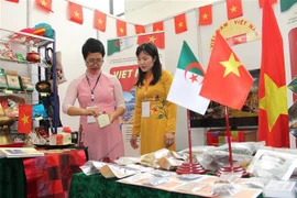 越南商品在2023年阿尔及尔国际博览会上深受青睐 