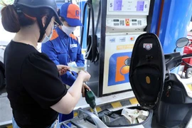 越南国内油价一律下降