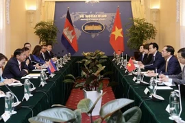 越南与柬埔寨外长举行会谈