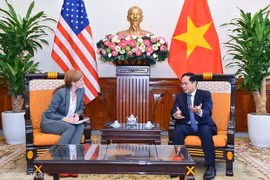 越南外交部长裴青山会见美国国际开发署署长萨曼莎·鲍尔