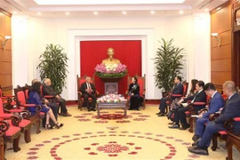 越共中央组织部部长张氏梅会见古巴劳动者中央工会代表团
