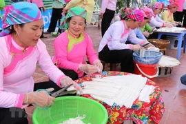 莱州省热依族同胞独具特色的林神祭礼 