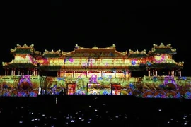  “顺化灯光秀”点亮顺化大内午门