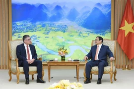 越南政府总理范明政会见古巴内务部长拉萨罗·阿尔韦托