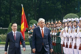 国家主席武文赏举行仪式 欢迎哈萨克斯坦总统托卡耶夫访越