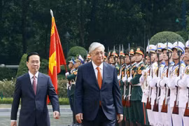 国家主席武文赏举行仪式 欢迎哈萨克斯坦总统托卡耶夫访越