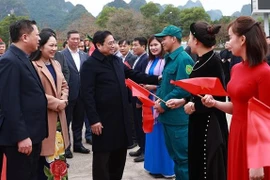 政府总理范明政视察高平省基础设施建设项目