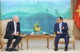 越南政府总理范明政会见太古集团董事长盖伊·布拉德利
