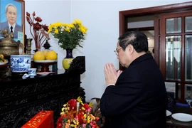 越南政府总理范明政上香缅怀范文同总理和武元甲大将