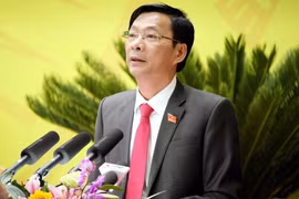 越共中央政治局给予广宁省委常委会（2015-2020年任期）警告处分