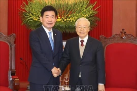 越共中央总书记阮富仲会见韩国国会议长金振杓