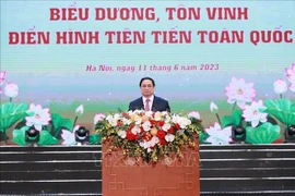 胡志明主席发出“爱国竞赛号召书”75周年：范明政总理出席全国先进典型表彰大会