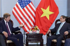 越南政府总理范明政会见美国总统气候问题特使约翰·克里