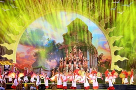 越南国会主席王廷惠出席2023年国家旅游年开幕式