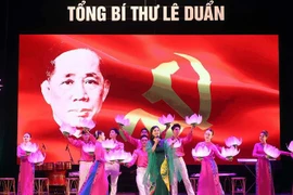 缅怀黎笋总书记的特别艺术表演活动在胡志明市举行
