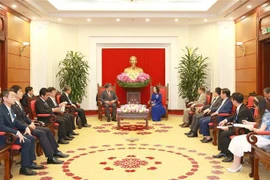 越共中央书记处常务书记张氏梅会见日本自民党政务调查会长萩生田光一
