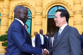 国家主席武文赏会见科特迪瓦国民议会议长比克多戈