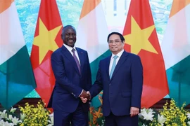 政府总理范明政会见科特迪瓦国民议会议长比克多戈