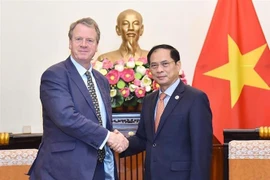 越南外交部长裴青山会见英国苏格兰事务大臣阿利斯特·杰克