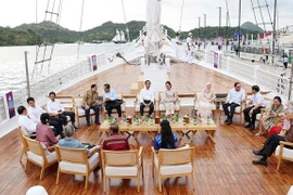 第42届东盟峰会：越南与东盟各国联合打造具有特色、价值、活力和信誉的东盟