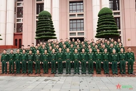 潘文江大将和国防部领导人与后勤学院召开会议