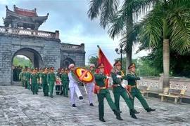 奠边省为在老挝牺牲越南志愿军烈士遗骸举行安葬仪式