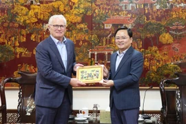 北宁省愿与美国在半导体产业领域开展合作 
