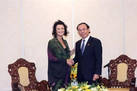 胡志明市市委书记阮文年会见比利时参议院议长