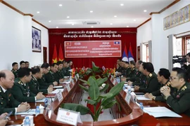 越老边防部队加强合作 确保边境安全