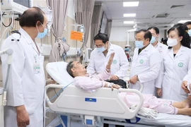 河内一公寓楼火灾事故：越南政府总理范明政赶赴现场指挥并看望慰问伤员