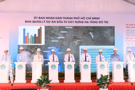 胡志明市参梁-边葛-涨水渠河渠基础设施建设项目正式开工