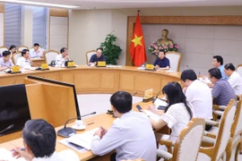 尽快建成国家就业服务中心和国家房产交易所