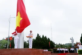 纪念胡伯伯探访姑苏岛升旗仪式举行