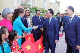 越南国家主席武文赏与越南侨胞和意大利友人会面