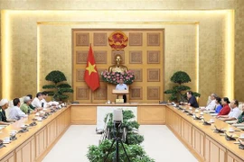 越南政府总理范明政会见南定省革命有功者典范代表团