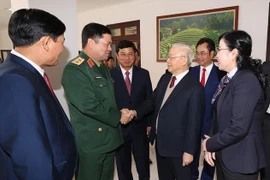 阮富仲总书记率团视察太原省