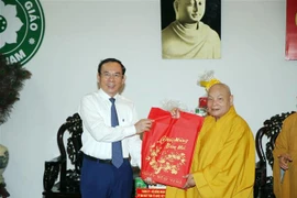 胡志明市领导在部分宗教场所开展春节走访慰问活动
