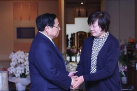 政府总理范明政探访日本已故首相安倍晋三家属