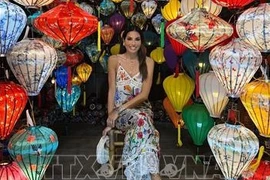 意大利游客对绚丽迷人的越南印象深刻