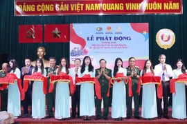 “为西原地区和平福省学生捐赠百万爱心作业本”活动正式启动