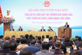 越南政府总理范明政主持召开全国房地产市场困难化解线上会议