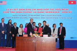 越南平阳省与美国内布拉斯加州签署谅解备忘录 加强双方全面合作关系