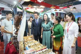 促进河内与红河平原各省对接的展览会在广宁省举行