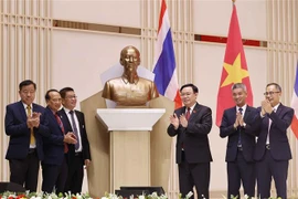 越南国会主席王廷惠访泰期间继续开展系列活动