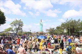 越南薄辽省旅游景点在新年假期期间吸引众多游客