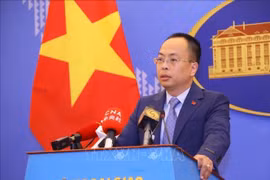 外交部例行记者会：中国方面暂停拍卖越南的敕封