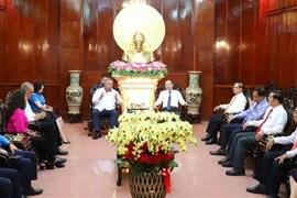 芹苴市委书记阮文孝会见古巴劳动者中央工会代表团