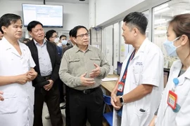 范明政对部分中央医院药品和医疗用品保供工作情况进行突击检查