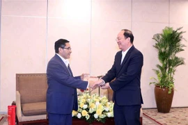 胡志明市领导会见秘鲁共产党国际关系书记